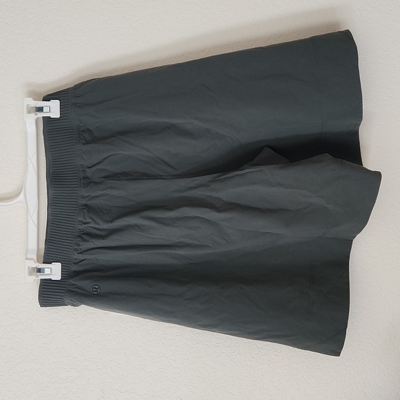 NWT Stretch Woven mid rise Bermuda Short 9" size xl - Picture 4 of 4